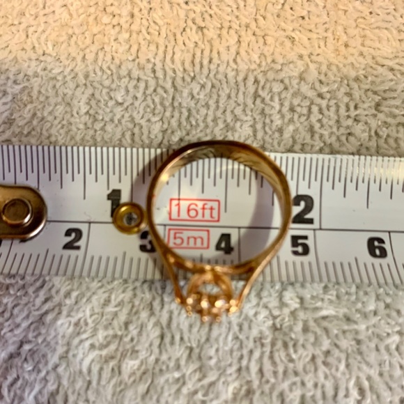 14K Gold engagement ring - Picture 2 of 3